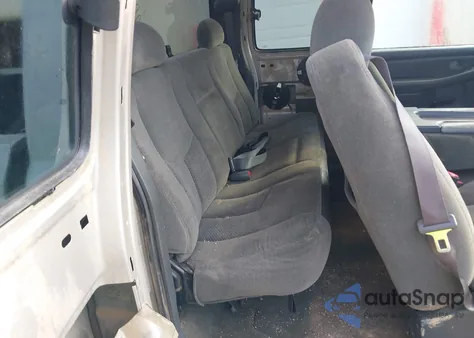 2004 Chevrolet Silverado 1500 z USA, uszkodzony, nr VIN 1GCEC19VX4Z139636